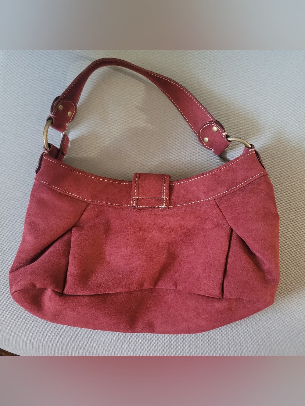 Red Vegan Suede Purse, Handbag, Shoulder Bag, Y2K, Gold Hardware - Picture 2 of 5